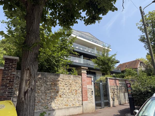 Appartement
         2 pièces
        - 59 m² Bien prestige 598 800 € *