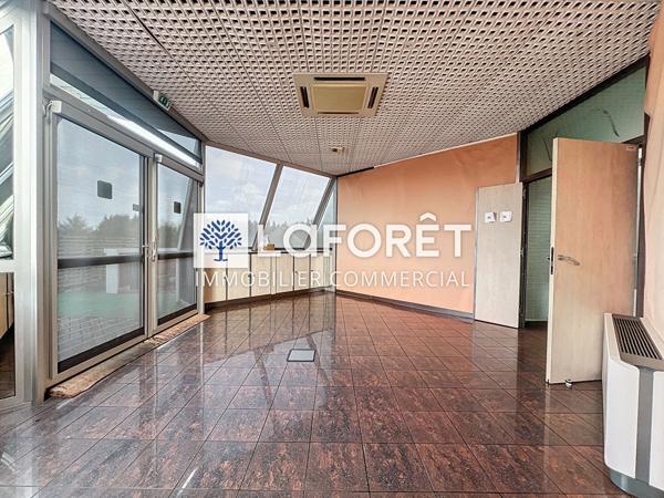 Achat bureau Bressuire - 2200 m² - 407 360 €