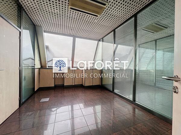 Achat bureau Bressuire - 2200 m² - 407 360 €