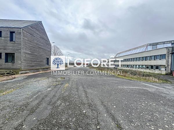 Achat bureau Bressuire - 2200 m² - 407 360 €