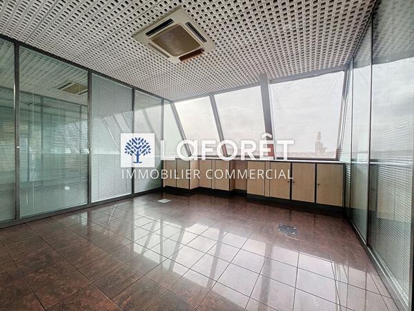 Achat bureau Bressuire - 2200 m² - 407 360 €