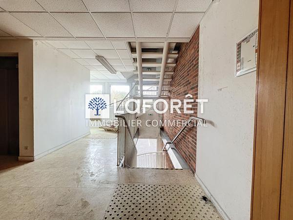 Achat bureau Bressuire - 2200 m² - 407 360 €