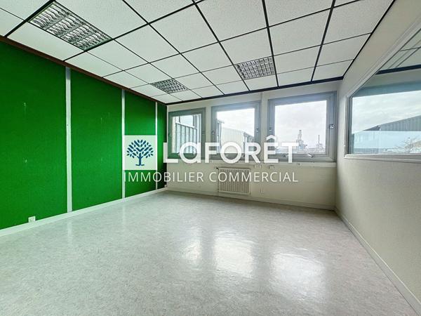 Achat bureau Bressuire - 2200 m² - 407 360 €