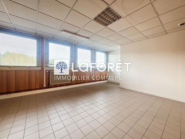 Achat bureau Bressuire - 2200 m² - 407 360 €