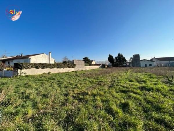 Terrain de 563 m² à COGNAC !! Situé dans un petit ...