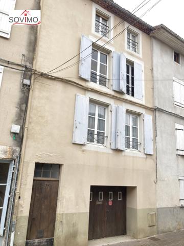MAISON CENTRE VILLE, À RAFRAICHIR AVEC GARAGE, COUR ET JARDIN