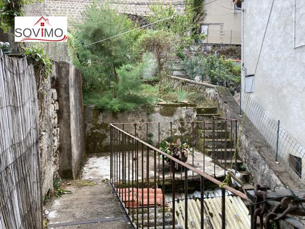 MAISON CENTRE VILLE, À RAFRAICHIR AVEC GARAGE, COUR ET JARDIN