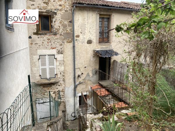 MAISON CENTRE VILLE, À RAFRAICHIR AVEC GARAGE, COUR ET JARDIN