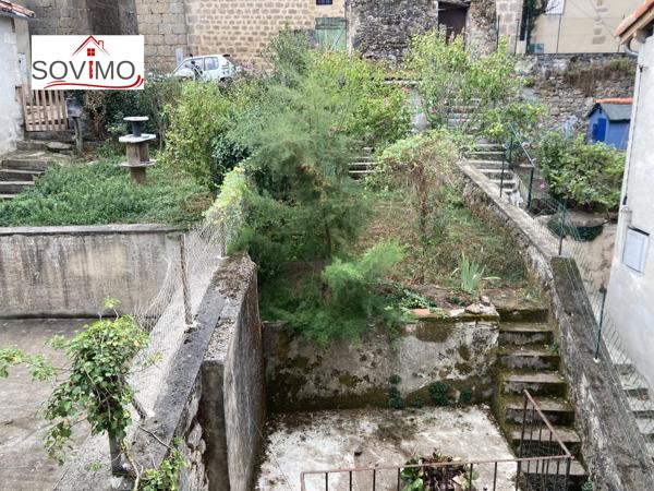 MAISON CENTRE VILLE, À RAFRAICHIR AVEC GARAGE, COUR ET JARDIN