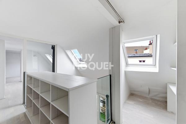 Bel appartement en duplex avec balcon - Vue Sacré Coeur et Tour Eiffel - 128 m2- Nouvelle Athènes 75009
