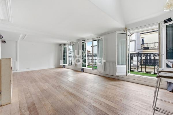Bel appartement en duplex avec balcon - Vue Sacré Coeur et Tour Eiffel - 128 m2- Nouvelle Athènes 75009
