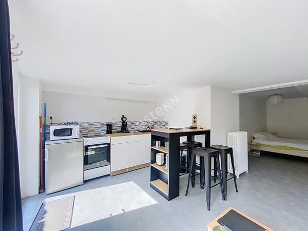 A vendre, maison de 153m3, trois chambres, et studio indépendant en centre-ville de Segré