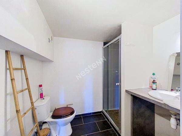 A vendre, maison de 153m3, trois chambres, et studio indépendant en centre-ville de Segré