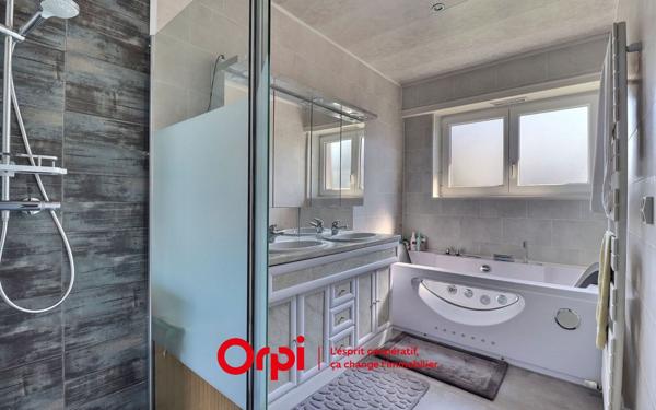 Immeuble à vendre    7 pièces • 270 m2 Erstein