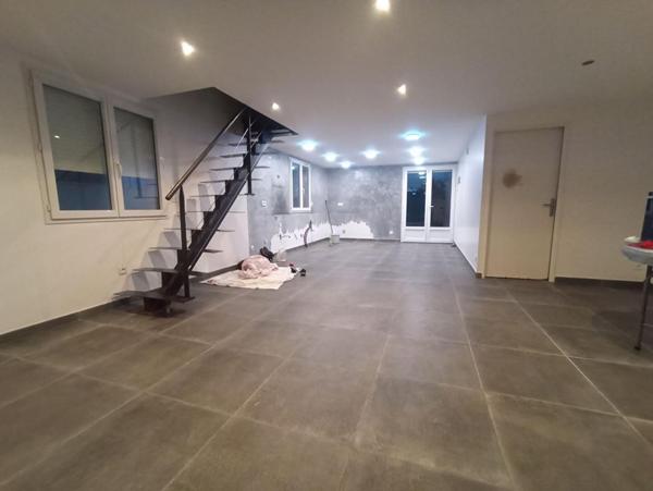 Local artisanal 105m²  sur 536m² de terrain à Pierrelatte 116 600HAI