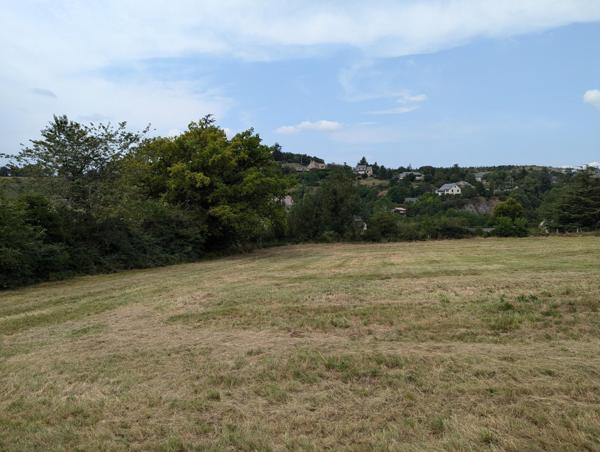 Grand terrain d'environ 2027 m² avec très belle vue sur Gages