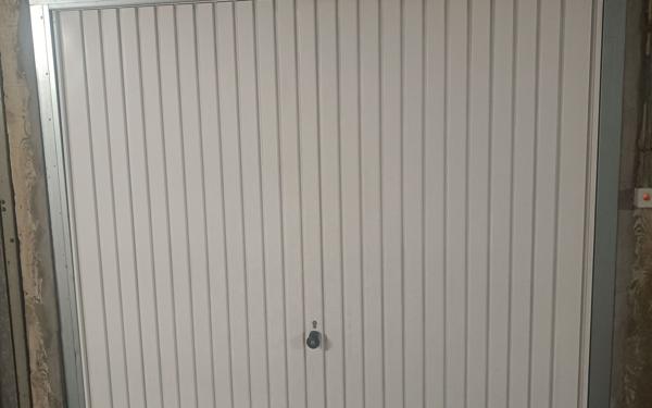 Stationnement à louer    10 m2 Vanves