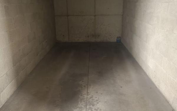 Stationnement à louer    10 m2 Vanves