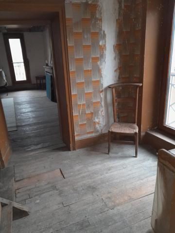 MAISON EN PIERRE AVEC BEAUX VOLUMES  GARAGE NON ATTENANT