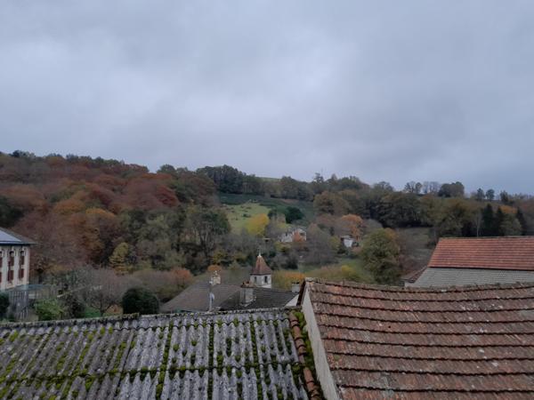 MAISON EN PIERRE AVEC BEAUX VOLUMES  GARAGE NON ATTENANT