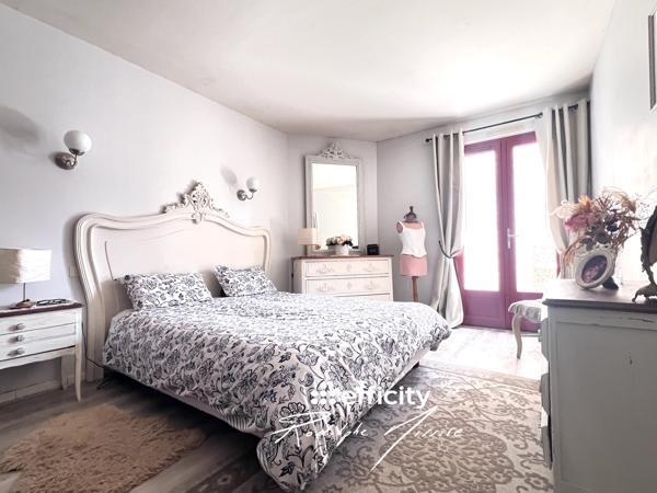 Maison
         4 pièces
        - 115 m²