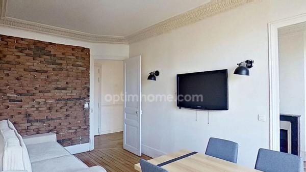 CLICHY - Boulevard Victor Hugo - "3 pièces" lumineux dans immeuble Haussmannien avec cachet