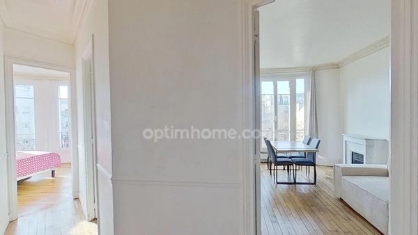 CLICHY - Boulevard Victor Hugo - "3 pièces" lumineux dans immeuble Haussmannien avec cachet