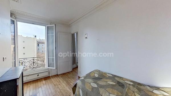 CLICHY - Boulevard Victor Hugo - "3 pièces" lumineux dans immeuble Haussmannien avec cachet