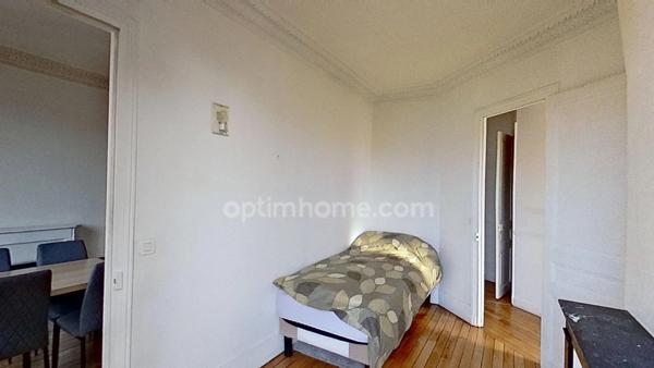 CLICHY - Boulevard Victor Hugo - "3 pièces" lumineux dans immeuble Haussmannien avec cachet