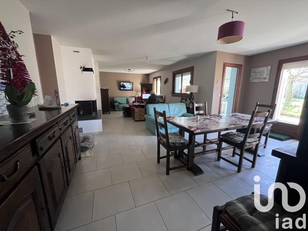 Maison 5 pièces de 138 m² à Sainte-Foy (85150)