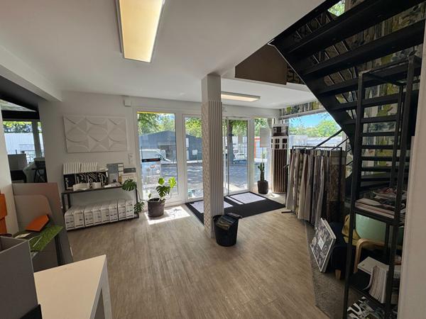 A LOUER : local d'activité 240 m2 : Agence Showroom Bureau stockage - ORVAULT