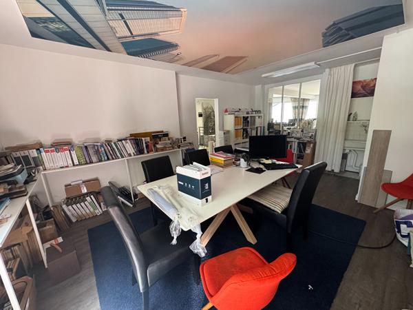 A LOUER : local d'activité 240 m2 : Agence Showroom Bureau stockage - ORVAULT