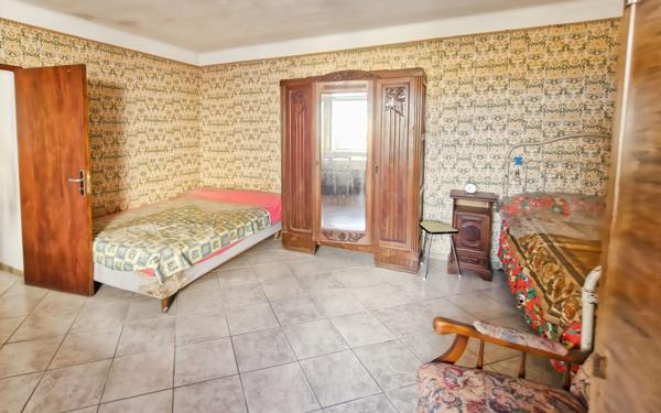 Maison à vendre    1 pièce • 37,78 m2 Pierrerue