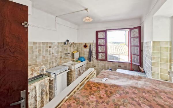 Maison à vendre    1 pièce • 37,78 m2 Pierrerue