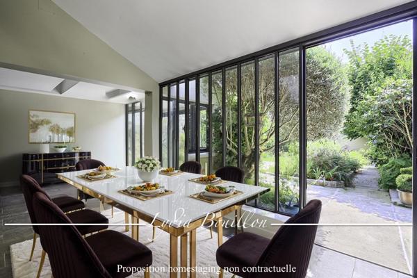 Paris (75014) Paris 14ème proche, centre-ville, Propriété 12 pièces de 330m² à vendre avec jardin de 200 m2 et cour pavée de