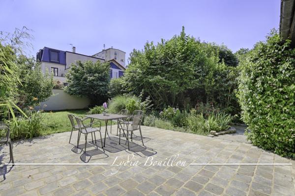 Paris (75014) Paris 14ème proche, centre-ville, Propriété 12 pièces de 330m² à vendre avec jardin de 200 m2 et cour pavée de