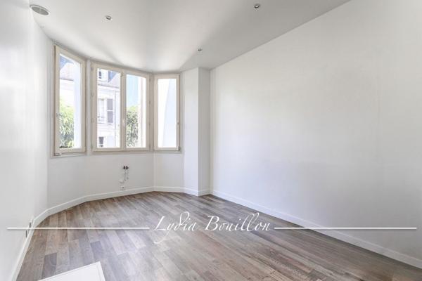 Paris (75014) Paris 14ème proche, centre-ville, Propriété 12 pièces de 330m² à vendre avec jardin de 200 m2 et cour pavée de