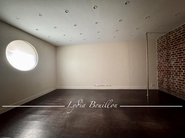 Paris (75014) Paris 14ème proche, centre-ville, Propriété 12 pièces de 330m² à vendre avec jardin de 200 m2 et cour pavée de