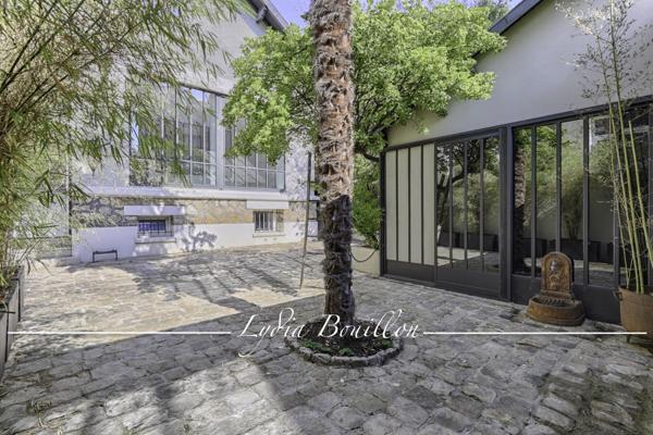 Paris (75014) Paris 14ème proche, centre-ville, Propriété 12 pièces de 330m² à vendre avec jardin de 200 m2 et cour pavée de