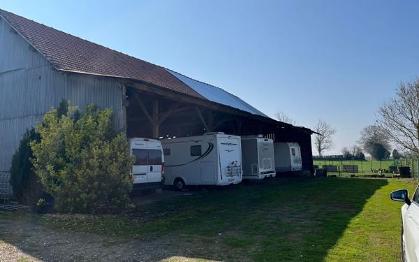 Stationnement à vendre    1 777 m2 Friaucourt