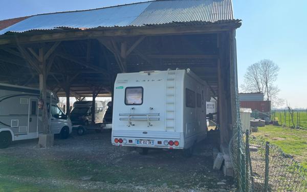 Stationnement à vendre    1 777 m2 Friaucourt