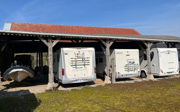 Stationnement à vendre    1 777 m2 Friaucourt