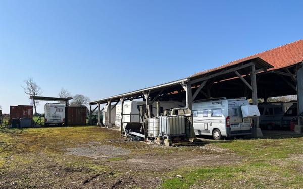 Stationnement à vendre    1 777 m2 Friaucourt