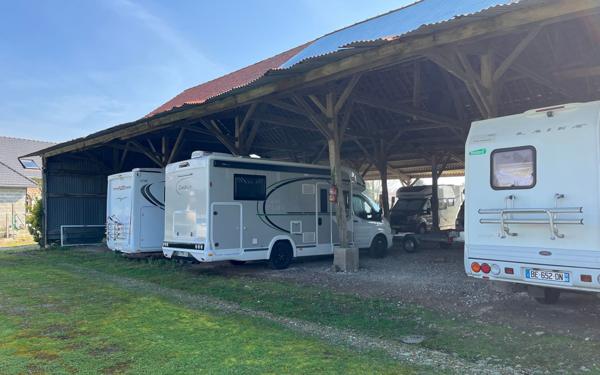 Stationnement à vendre    1 777 m2 Friaucourt