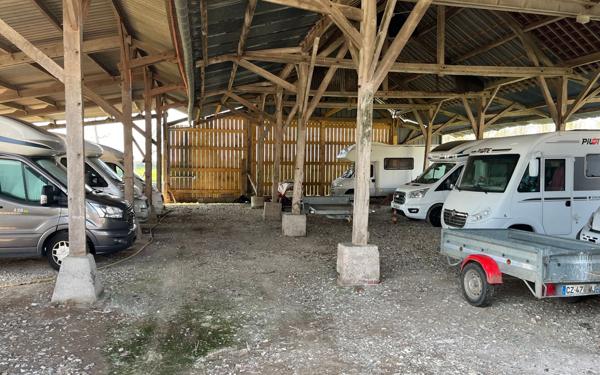 Stationnement à vendre    1 777 m2 Friaucourt