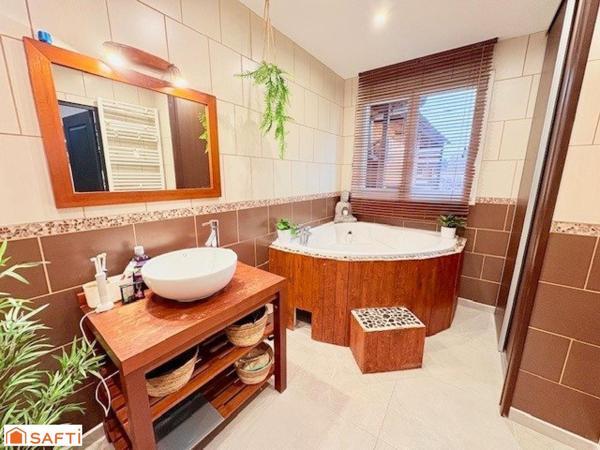 Maison semi-individuelle – 157 m² – Coup de cœur assuré à Bruay-sur-l’Escaut avec jardin +garage /4 chambres