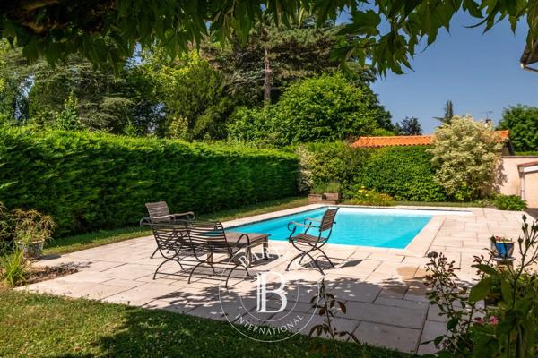 Saint-Cyr-au-Mont-d'Or, Maison 4 Chambres -  211 m² à vendre