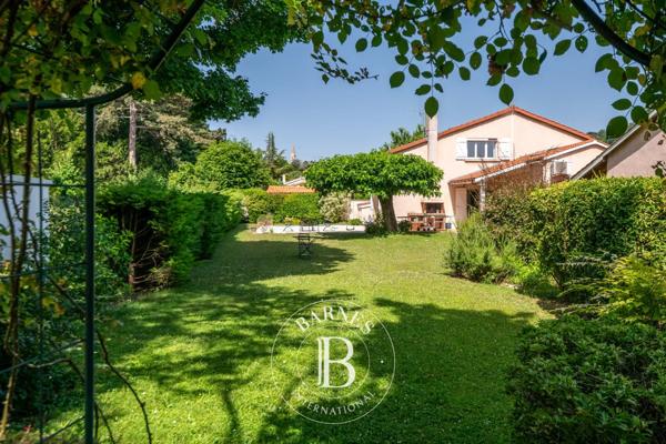 Saint-Cyr-au-Mont-d'Or, Maison 4 Chambres -  211 m² à vendre