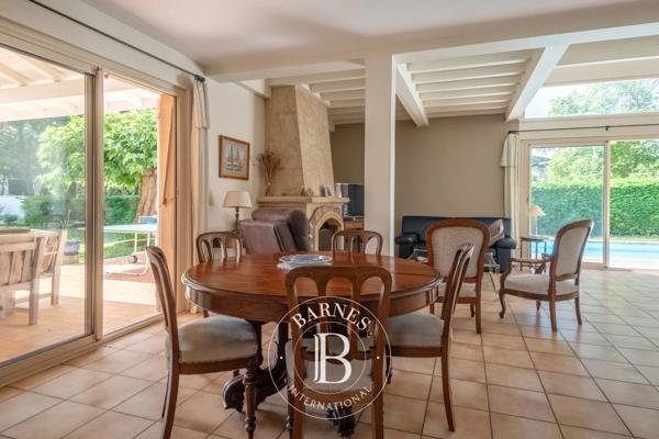 Saint-Cyr-au-Mont-d'Or, Maison 4 Chambres -  211 m² à vendre