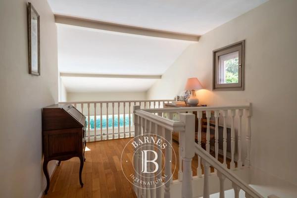 Saint-Cyr-au-Mont-d'Or, Maison 4 Chambres -  211 m² à vendre